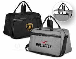 Mala esportiva em polyester, compartimento interno espaçoso ideal para rotina de treinos e afins, alça de ombro ajustável, alça de mão dupla, bolso externo com ziper.