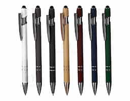 Caneta esferográfica em metal com escrita em azul. Possui refil tipo Parker e ponta touch emborrachada, oferecendo conforto e precisão ao escrever, ideal para uso em dispositivos com tela sensível ao toque.