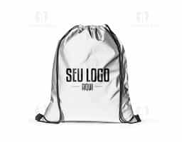 Sacola tipo mochila em poliéster refletivo (200 g/m²), resistente e visível em baixa luminosidade, com alças para transporte confortável. Ideal como brinde corporativo moderno, une segurança, praticidade e ampla área para personalização da marca.
