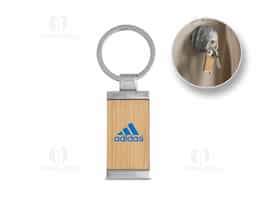 Chaveiro retangular em bambu com revestimento em metal