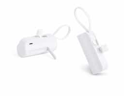 Power bank 5.000mAh plástico com indicadores de bateria em LED, contém haste de suporte para celulares com a entrada Lightning e cabo tipo-C acoplado. Acompanha cabo USB Tipo-C.
