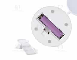  Luminária articulável recarregável com 10 leds e funcionamento touch, material plástico. Contém três estágios de iluminação com regulagem de intensidade touch: luz fria (branca), luz quente (amarela) e luz mista (branca e amarela). Base com botão para ligar e desligar. Acompanha uma bateria de lítio e cabo USB para carregamento.