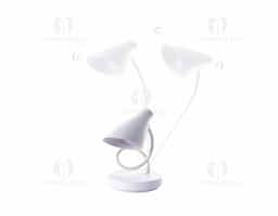 Luminária articulável em led recarregável e funcionamento touch, material plástico. Contém três estágios de iluminação com regulagem de intensidade touch: luz fria (branca), luz quente (amarela) e luz mista (branca e amarela). Base com botão para ligar e desligar. Acompanha uma bateria de lítio e cabo USB para carregamento.Aberto 40 cm