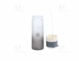 Squeeze bicolor plástico com borrifador e capacidade de 650ml. Contém tampa rosqueável com trava de segurança para o bocal, alça para transporte e alavanca para acionamento do borrifador.