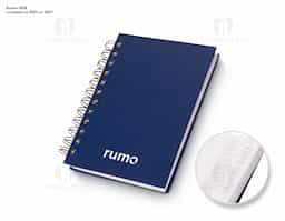 Agenda 2026 com capa em cromato e encadernação em Wire-O metálico. Conta com páginas dedicadas para dados pessoais, calendários de 2025 a 2027, orçamento pessoal, planejamento mensal, espaço para anotações diárias e lista de contatos e aniversários.

