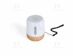 Caixa de som multimídia com luzes, material plástico. Operante nos modos Bluetooth, rádio FM, pen drive e cartão TF (MicroSD). Base antiderrapante. Acompanha cabo USB e cordão de nylon