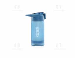Squeeze plástico com capacidade de 550ml. Possui tampa rosqueável com bico de canudo, tampa protetora e botão de acionamento. Squeeze com acabamento fosco, detalhe emborrachado na parte inferior e alça para transporte.