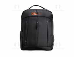 Mochila de nylon 21 Litros com dois compartimentos, sendo o principal com bolso para notebook 15,6. Com divisórias internas para acessórios, a mochila possui bolso lateral, suporte externo USB e alça para engate em malas de viagem..40x30x18