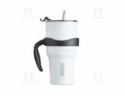Caneca térmica de inox com capacidade para 800 ml, contém duas tampas, sendo uma acrílica com bocal, trava de segurança, e uma pequena tampa acoplada emborrachada para dissipação da temperatura, e a segunda tampa acrílica, contém compartimento que ao deslizar acessará ao bocal. Acompanha canudo de inox e escovinha de limpeza.