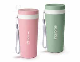 Copo fibra de bambu 350ml com parede dupla e alça. Copo produzido em Polipropileno livre de BPA, possui uma tampa de vedação rosqueável e alça de nylon (removível) para transporte. Conserva a temperatura interna durante um período de 1 à 2 horas, mas não dispõe de isolamento térmico. O copo pode ser levado a lava-louças, geladeira e micro-ondas.