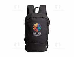 A mochila rPET de 9 litros oferece praticidade e sustentabilidade em um design compacto. Com dois compartimentos, permite organizar seus pertences de forma eficiente. Feita de material reciclado, é uma escolha consciente para quem valoriza o meio ambiente. Ideal para uso diário ou pequenas aventuras.