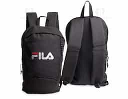 A mochila rPET de 9 litros oferece praticidade e sustentabilidade em um design compacto. Com dois compartimentos, permite organizar seus pertences de forma eficiente. Feita de material reciclado, é uma escolha consciente para quem valoriza o meio ambiente. Ideal para uso diário ou pequenas aventuras.