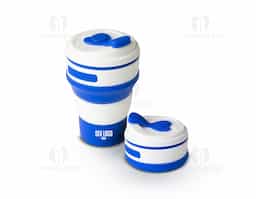 Copo de silicone retrátil com capacidade de 350ml, livre de BPA. Contém aderência ao segurar na parte superior do copo, tampa de encaixe com bocal e protetor. Acompanha manga protetora antiderrapante