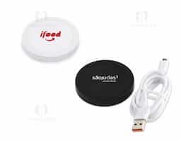 Carregador via indução formato disco com indicador de funcionamento em led, feito em plástico ABS. Acompanha cabo USB. OBS.: O CARREGADOR APENAS TRANSFERE CARGA, ELE NÃO POSSUI BATERIA PARA ARMAZENAMENTO (NÃO É UM POWER BANK).