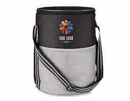 Bolsa térmica, confeccionada em nylon com capacidade para 25 litros, o produto possui bolso frontal, alça de ombro regulável e parte interna com costura soldada (Não vaza).