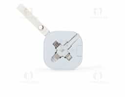 Cabo USB retrátil com suporte para celular. Contém entradas Lightning/iPhone, V8/Android, Tipo-C/Android e 4 diferentes ajustes do comprimentos dos cabos. Suporte de frente lisa e com alça para transporte em couro sintético.