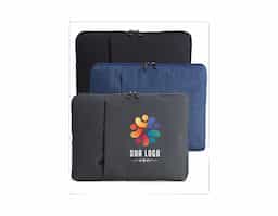 Pasta para tablet e notebook 14 em poliéster resistente à água com dois compartimentos e parte interna com estofamento aveludado.