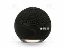 Massageador facial produzido em silicone resistente a água, a escova possui cerdas macias que limpam e massageiam a face. Sua parte frontal possui um botão de acionamento, além de dois botões para alteração entre os 6 modos de intensidade. A limpeza da face através do uso do produto, limpa profundamente os poros melhorando vários aspectos da pele, aumentando o fluxo sanguíneo, prevenindo contra rugas e outras impurezas na pele. O produto possui bateria recarregável com Voltagem de 3.7V e Potência de 0.25W. Acompanha cabo USB.