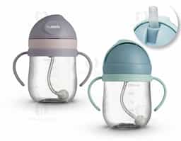 Copo de transição infantil feito em plástico com capacidade de 350ml. Com pegador duplo, tampa de proteção e canudo de silicone, o copo possui um sistema de válvula antivazamento e antisufocamento.