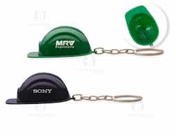Chaveiro em forma de capacete de segurança EPI, feito de plástico resistente. Ideal para profissionais que valorizam a segurança no trabalho.
