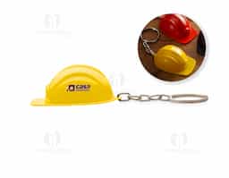 Chaveiro em forma de capacete de segurança EPI, feito de plástico resistente. Ideal para profissionais que valorizam a segurança no trabalho.