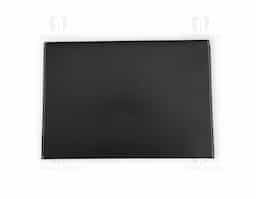 A pasta envelope em couro sintético combina praticidade e elegância. Equipada com um botão de lacre, é ideal para organizar documentos com segurança e estilo discreto