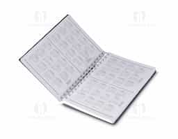 Caderno capa dura em percalux com 100 páginas, sendo elas 7 páginas iniciais com área para dados pessoais, calendário 2024/2025/2026, planejamento anual e trimestral.