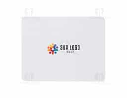 O mouse pad retangular de neoprene possui uma parte inferior emborrachada antideslizante, proporcionando estabilidade durante o uso. Ideal para garantir conforto e precisão ao mover o mouse, é resistente e fácil de manter limpo.