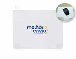 O mouse pad retangular de neoprene possui uma parte inferior emborrachada antideslizante, proporcionando estabilidade durante o uso. Ideal para garantir conforto e precisão ao mover o mouse, é resistente e fácil de manter limpo.