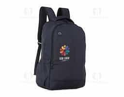 Mochila poliéster com compartimento para notebook. Possui um compartimento superior com bolso interno para notebook, segundo compartimento superior com divisórias internas para documentos e bolso de tela além de um saída interna para fones de ouvido e dois bolsos nas laterais. Alça de mão, alças ajustáveis para as costas revestidas com espuma e parte traseira também revestida com espuma para um maior conforto.