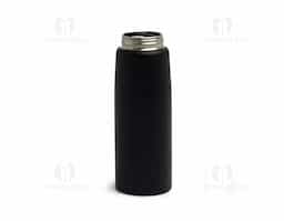 Squeeze de inox com capacidade de 880 ml e pintura fosca. Inclui tampa plástica rosqueável, alça para transporte e tampa protetora para o bocal, ideal para manter suas bebidas seguras e à temperatura desejada.