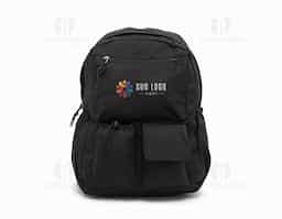 Mochila de poliéster de 25 litros com dois compartimentos, sendo o principal com um bolso raso para notebook de até 15,6 polegadas. A mochila possui um adaptador USB externo e quatro bolsos: dois laterais com elástico, um com velcro e um com cordão ajustável.