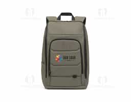 Mochila para notebook em 600D, poliéster reciclado (100% rPET), de alta densidade, com revestimento resistente à água e forro em 210D poliéster reciclado (100% rPET). Possui um compartimento principal com diversos bolsos e 2 divisórias almofadadas para notebook até 16" e tablet até 10.1". Bolso frontal com zíper com divisórias interiores. Bolso lateral ideal para transportar a sua squeeze. A parte posterior tem um acolchoamento extra e incorpora uma alça para trolley em caso de necessidade. Faixa refletora na parte da frente da mochila. Capacidade até 19 L. 300 x 460 x 160 mm