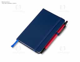Moleskine material sintético com capa dura e marca página com 80 folhas pautadas.