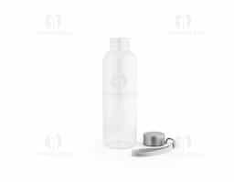 Squeeze em rPET 100% reciclado e tampa em aço inox, com pega em corda para facilitar o transporte. Capacidade até 580 mL. Caixa branca 94656 vendida opcionalmente. Certificação EU Food Grade. ø65 x 210 mm