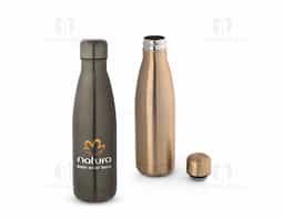 Garrafa em aço inox de parede dupla térmica, isolada a vácuo. Garrafa com acabamento metalizado e tampa em aço inox. Todas as componentes da garrafa - tampa, corpo e base - na mesma cor. Capacidade até 510 mL. Certificação EU Food Grade. ø70 x 255 mm