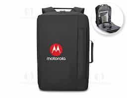 Mochila premium, produzida com poliéster acolchoado, alças de ombro acolchoadas, interior com divisórias, bolso frontal com zíper e na parte das costas uma divisória atrás do engate para mala de viagem, aceita notebook de até 15,6”.