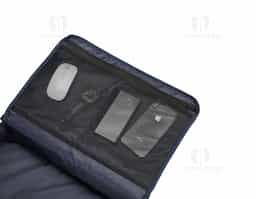 Mochila/Pasta premium, produzida em poliéster acolchoado, divisória com ampla abertura para acomodar vestuário e outros pertences, alças de ombro acolchoadas,alça na lateral para locomoção, interior com divisórias com zíper para acomodar pequenos objetos, engate para mala de viagem, aceita notebook de até 15,6”.
