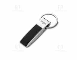 Chaveiro feito de liga de zinco, ferro e PU, oferecendo uma combinação de durabilidade e design elegante. Acompanha estojo, garantindo proteção e praticidade no armazenamento.