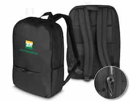 Mochila para notebook em tecido poliéster 600D e detalhe em PU, compartimento interno para notebook de até 15,6", engate para mala de viagem, dois bolsos laterais e bolso frontal com zíper.