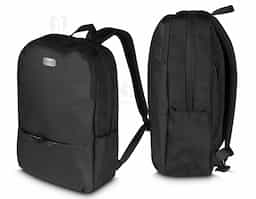 Mochila para notebook em tecido poliéster 600D e detalhe em PU, compartimento interno para notebook de até 15,6", engate para mala de viagem, dois bolsos laterais e bolso frontal com zíper.