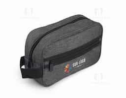 Nécessaire em tecido poliéster, resistente e leve. Possui alça de mão para fácil transporte e um bolso externo com zíper, proporcionando mais praticidade para organizar pequenos itens. Ideal para o uso diário ou em viagens, é funcional e durável.