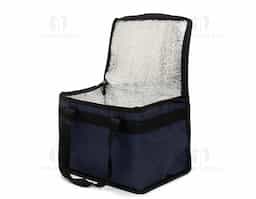 Bolsa térmica confeccionada em nylon, com capacidade de 13 litros, pensada para acompanhar diferentes momentos do dia a dia com praticidade e leveza. O material resistente garante bom desempenho no uso frequente, enquanto o espaço interno permite transportar alimentos e bebidas de forma organizada. Possui alças de mão que facilitam o transporte e tornam o manuseio mais confortável em deslocamentos variados. Versátil, adapta-se bem a situações como piqueniques, praia, caminhadas ou rotinas externas. Um brinde corporativo funcional, de uso real, que se integra facilmente ao cotidiano e reforça a marca de forma natural.