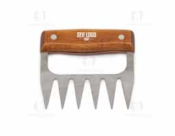 Garra para churrasco fabricada em aço inoxidável, garantindo durabilidade e resistência. Possui uma pega de madeira ergonômica que facilita o manuseio, proporcionando conforto e segurança ao utilizar. Ideal para virar ou manipular cortes de carne durante o churrasco, assegurando firmeza e praticidade no preparo. Fácil de limpar e resistente à corrosão, é um acessório essencial para churrasqueiros.