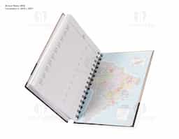 Agenda diária 2025 com espiral, material kraft, capa dura. Contém páginas de dados pessoais, calendário 2024 a 2025, orçamento pessoal, anotações, mapa do Brasil, mapa da América do Sul, mapa da América do Norte, mapa Mundi, mapa da Europa, mapa da África, mapa da Ásia, índice telefônico e planejamento.

