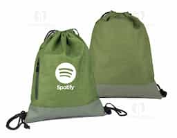 Esta sacola/mochila é feita de tecido poliéster 210D com revestimento em PU, garantindo durabilidade e resistência. Com design versátil, pode ser usada tanto como mochila quanto como sacola, adaptando-se a diversas situações. Seu material leve e fácil de limpar a torna uma opção prática para o dia a dia, ideal para transportar objetos com conforto e estilo.