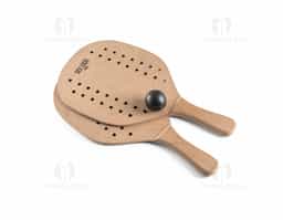 Raquetes de praia confeccionadas em MDF, acompanhadas de uma bola, são perfeitas para diversão ao ar livre. Com dimensões de 330 x 190 x 8 mm, cada raquete é fornecida individualmente em um saco de 100% algodão, facilitando o transporte e armazenamento. Leves e duráveis, são ideais para jogos na areia ou no parque, proporcionando momentos de lazer em família e amigos.