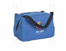 Bolsa térmica confeccionada em nylon, com capacidade de 8 litros, ideal para o transporte de alimentos e bebidas no dia a dia. Leve e funcional, auxilia na conservação da temperatura por mais tempo. Possui alça de mão em nylon que proporciona praticidade e conforto no transporte, tornando o produto versátil para diferentes ocasiões.