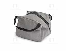 Bolsa térmica confeccionada em nylon, com capacidade de 8 litros, ideal para o transporte de alimentos e bebidas no dia a dia. Leve e funcional, auxilia na conservação da temperatura por mais tempo. Possui alça de mão em nylon que proporciona praticidade e conforto no transporte, tornando o produto versátil para diferentes ocasiões.