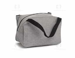 Bolsa térmica confeccionada em nylon, com capacidade de 8 litros, ideal para o transporte de alimentos e bebidas no dia a dia. Leve e funcional, auxilia na conservação da temperatura por mais tempo. Possui alça de mão em nylon que proporciona praticidade e conforto no transporte, tornando o produto versátil para diferentes ocasiões.